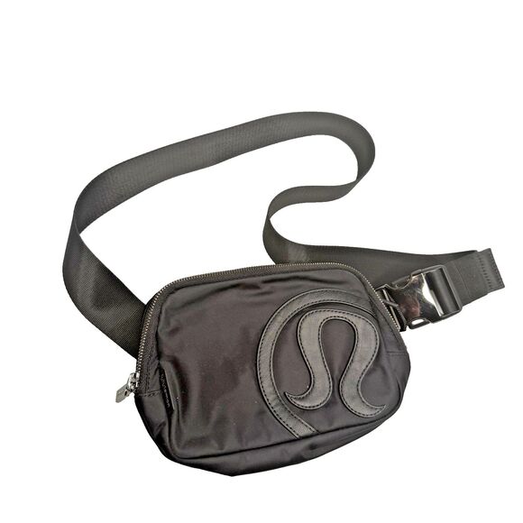 Lululemon Belt Sling Bag Black Nylon Large Logo 1L - 7" x 5" x 2" Waist Fanny - Picture 2 of 16